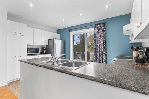 Kitchen - 66 Rue Douglas-Anderson, Châteauguay, QC - Indoor Photo Showing Kitchen With Double Sink
