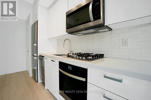607 - 195 Mccaul Street, Toronto, ON - Indoor Photo Showing Kitchen With Upgraded Kitchen