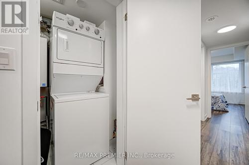 8 - 1479 O'Connor Drive, Toronto, ON - Indoor Photo Showing Laundry Room