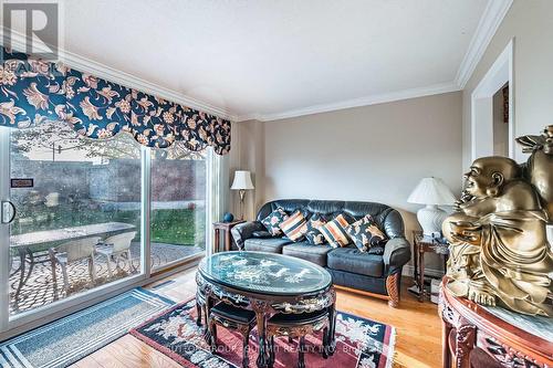 4284 Sawmill Valley Drive, Mississauga, ON - Indoor Photo Showing Living Room