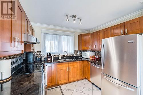4284 Sawmill Valley Drive, Mississauga, ON - Indoor Photo Showing Kitchen With Double Sink