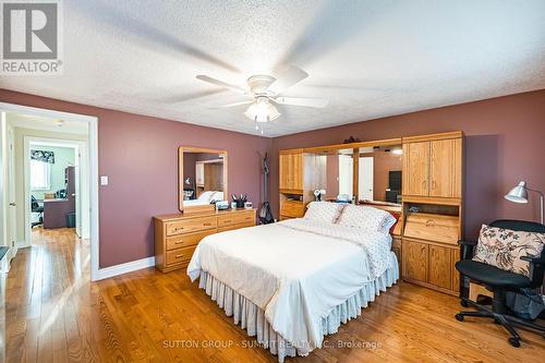4284 Sawmill Valley Drive, Mississauga, ON - Indoor Photo Showing Bedroom