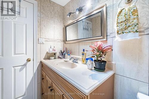 4284 Sawmill Valley Drive, Mississauga, ON - Indoor Photo Showing Bathroom