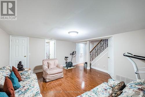 4284 Sawmill Valley Drive, Mississauga, ON - Indoor Photo Showing Living Room