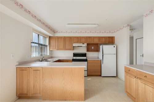 405-1063 Southgate St, Victoria, BC - Indoor Photo Showing Kitchen With Double Sink