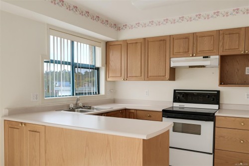 405-1063 Southgate St, Victoria, BC - Indoor Photo Showing Kitchen With Double Sink