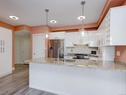 N609-737 Humboldt St, Victoria, BC - Indoor Photo Showing Kitchen With Upgraded Kitchen