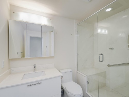 N609-737 Humboldt St, Victoria, BC - Indoor Photo Showing Bathroom