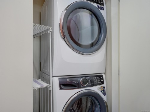N609-737 Humboldt St, Victoria, BC - Indoor Photo Showing Laundry Room