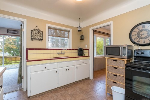 1465 Derby Rd, Saanich, BC 