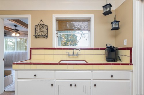 1465 Derby Rd, Saanich, BC 