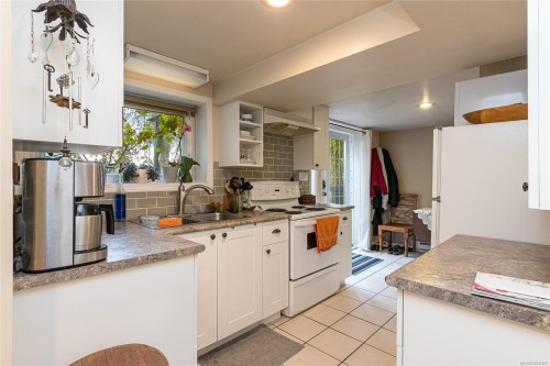 1465 Derby Rd, Saanich, BC 