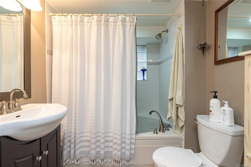 1465 Derby Rd, Saanich, BC 