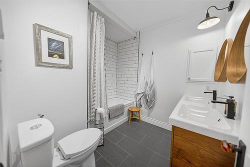 38 101St Avenue, Kimberley, BC - Indoor Photo Showing Bathroom