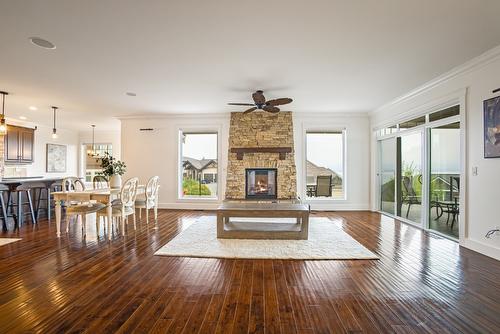 2584 Lucinde Road, West Kelowna, BC - Indoor Photo Showing Living Room With Fireplace