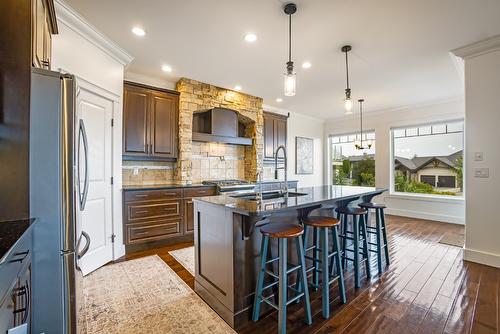 2584 Lucinde Road, West Kelowna, BC - Indoor Photo Showing Kitchen With Upgraded Kitchen