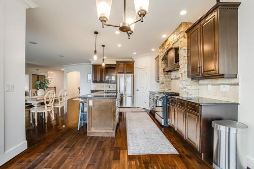 2584 Lucinde Road, West Kelowna, BC - Indoor Photo Showing Kitchen With Upgraded Kitchen