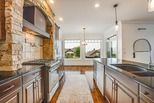 2584 Lucinde Road, West Kelowna, BC - Indoor Photo Showing Kitchen With Double Sink With Upgraded Kitchen