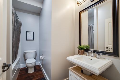 2584 Lucinde Road, West Kelowna, BC - Indoor Photo Showing Bathroom