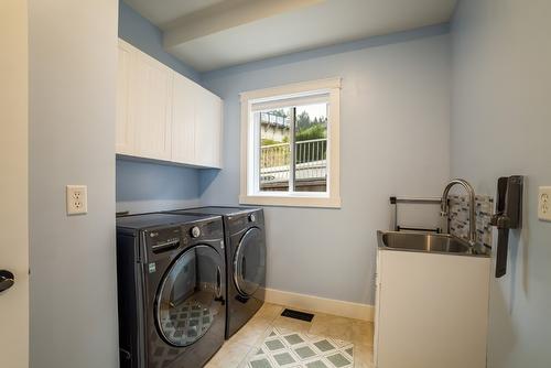 2584 Lucinde Road, West Kelowna, BC - Indoor Photo Showing Laundry Room