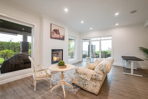 2584 Lucinde Road, West Kelowna, BC - Indoor Photo Showing Living Room With Fireplace