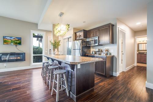 2584 Lucinde Road, West Kelowna, BC - Indoor Photo Showing Kitchen With Upgraded Kitchen