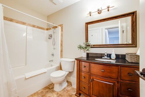 2584 Lucinde Road, West Kelowna, BC - Indoor Photo Showing Bathroom