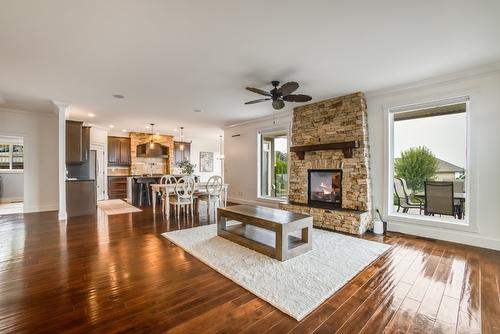 2584 Lucinde Road, West Kelowna, BC - Indoor Photo Showing Living Room With Fireplace
