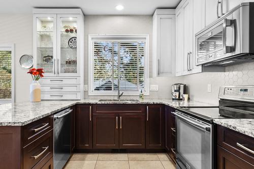 3917 Gallaghers Circle, Kelowna, BC - Indoor Photo Showing Kitchen With Upgraded Kitchen