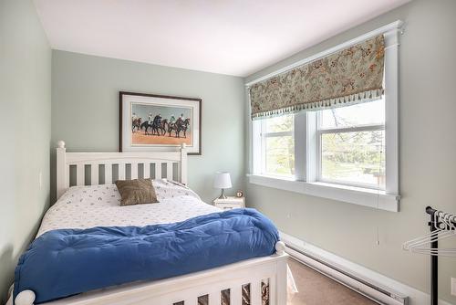 1024 Rutland Road, Kelowna, BC - Indoor Photo Showing Bedroom