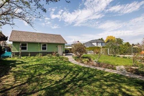 1024 Rutland Road, Kelowna, BC - Outdoor