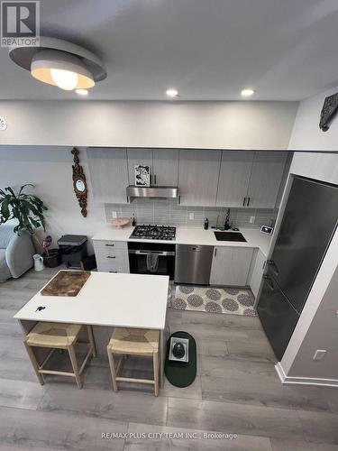 307 - 485 Logan Avenue, Toronto, ON - Indoor Photo Showing Kitchen