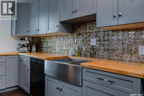 537 F Avenue S, Saskatoon, SK - Indoor Photo Showing Kitchen With Double Sink