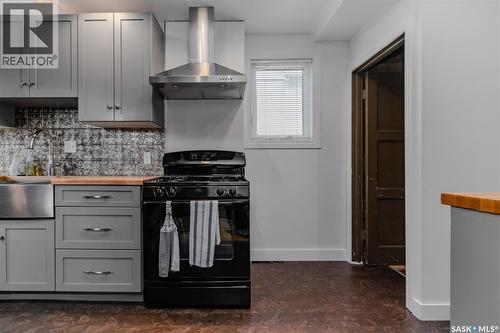 537 F Avenue S, Saskatoon, SK - Indoor Photo Showing Kitchen