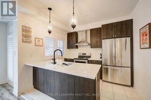 71 - 2435 Greenwich Drive, Oakville, ON - Indoor Photo Showing Kitchen With Upgraded Kitchen