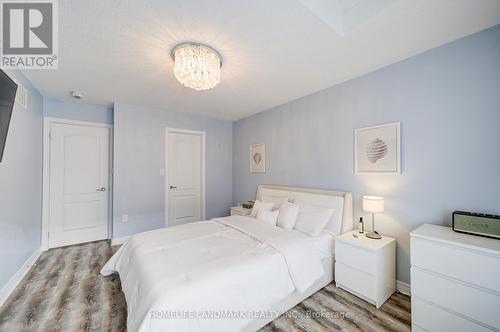71 - 2435 Greenwich Drive, Oakville, ON - Indoor Photo Showing Bedroom