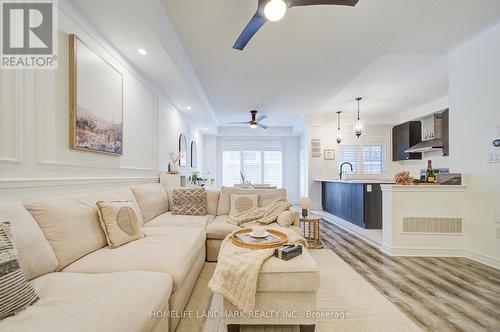 71 - 2435 Greenwich Drive, Oakville, ON - Indoor Photo Showing Living Room