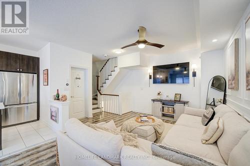 71 - 2435 Greenwich Drive, Oakville, ON - Indoor Photo Showing Living Room