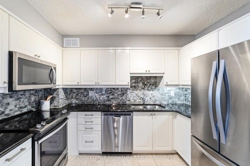 503-212 Kerr Street, Oakville, ON - Indoor Photo Showing Kitchen With Double Sink With Upgraded Kitchen