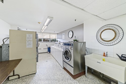 503-212 Kerr Street, Oakville, ON - Indoor Photo Showing Laundry Room