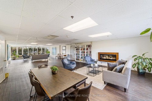 503-212 Kerr Street, Oakville, ON - Indoor