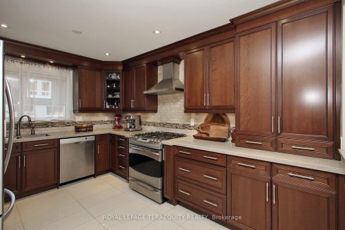 10-20 Cotton Downway N/A, Toronto, ON - Indoor Photo Showing Kitchen