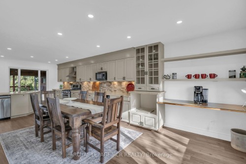 11 Golfview Boulevard, Bradford West Gwillimbury, ON - Indoor Photo Showing Dining Room