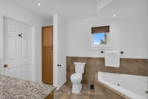 11 Golfview Boulevard, Bradford West Gwillimbury, ON - Indoor Photo Showing Bathroom