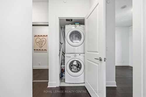 2109-33 Shore Breeze Drive W, Toronto, ON - Indoor Photo Showing Laundry Room