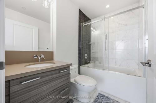 2109-33 Shore Breeze Drive W, Toronto, ON - Indoor Photo Showing Bathroom