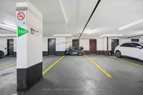 2109-33 Shore Breeze Drive W, Toronto, ON - Indoor Photo Showing Garage