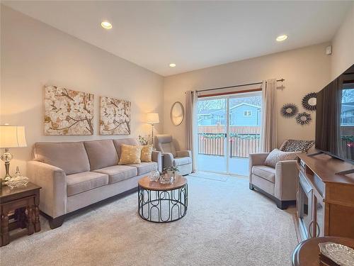 120 Willowlane Drive, Brandon, MB - Indoor Photo Showing Living Room