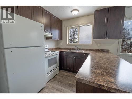 225 Laurel Crescent, Prince George, BC - Indoor Photo Showing Kitchen With Double Sink