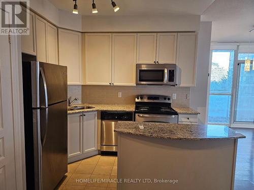 406 - 225 Webb Drive, Mississauga, ON - Indoor Photo Showing Kitchen